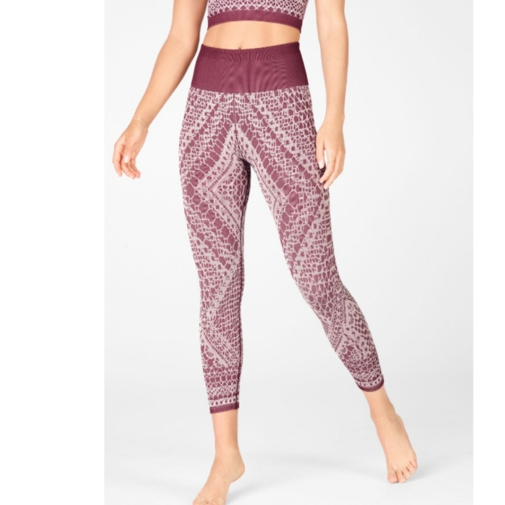 Fabletics High-Waisted Seamless Lace Capri Sz Small NWOT